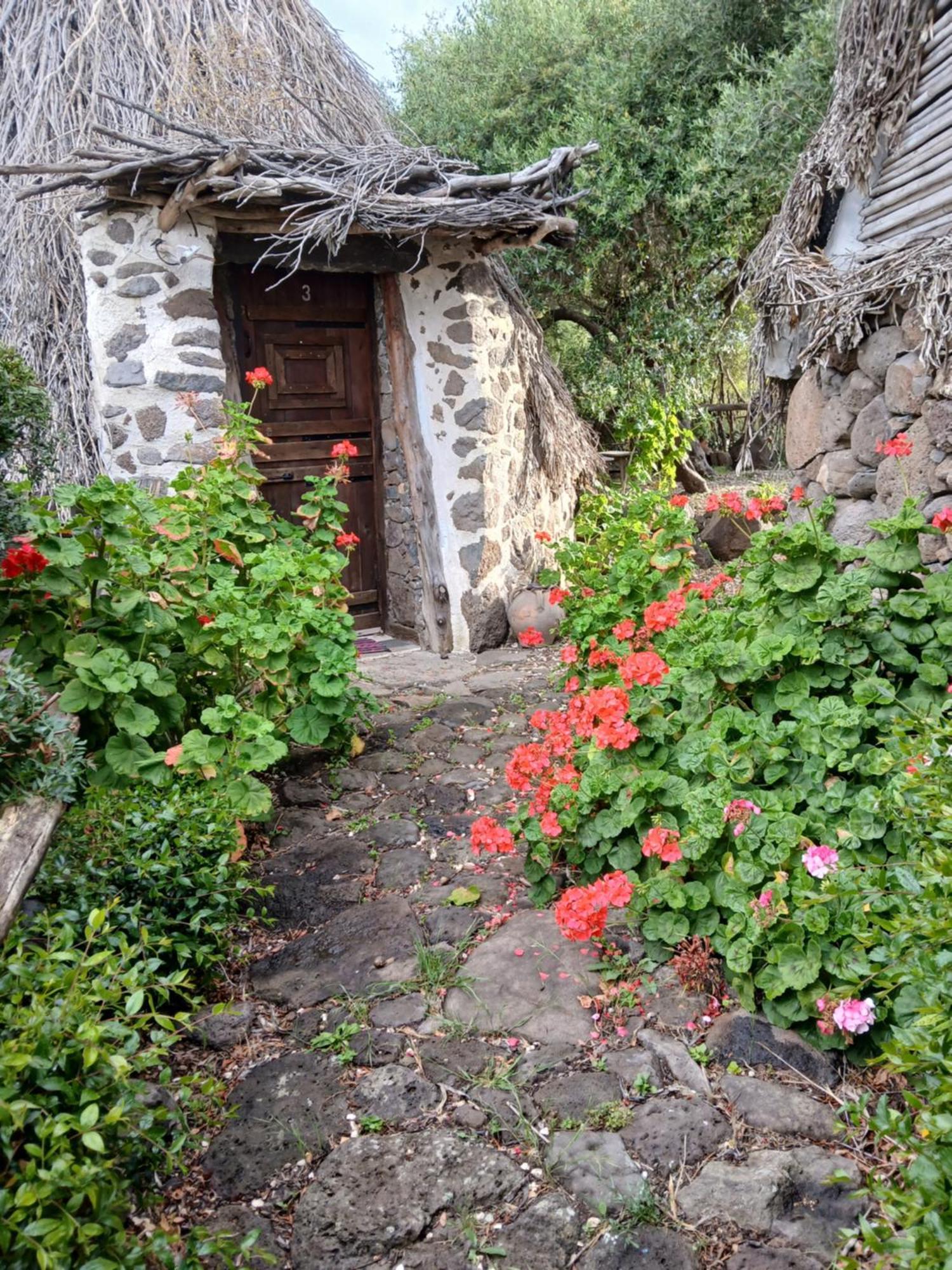 Ovile Juanne Loddo Орозеи Экстерьер фото